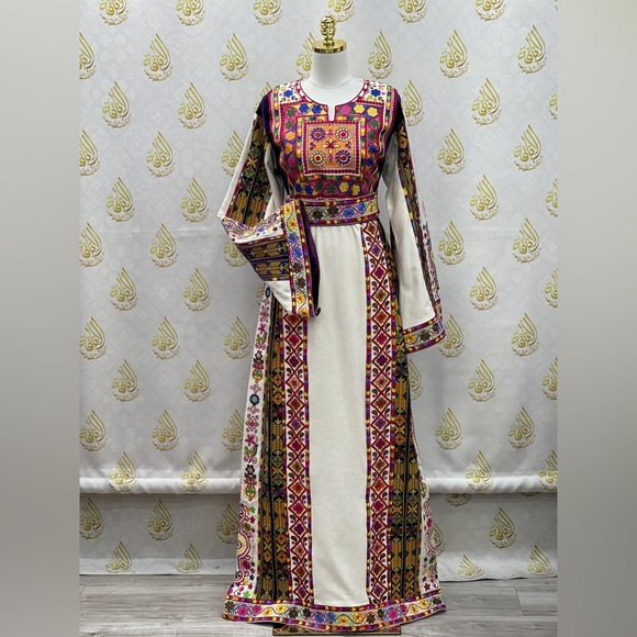 Palestinian Embroidery Etamin Thoub: Ultimate Luxury and Elegance size 1 🇵🇸 - Picture 8 of 11